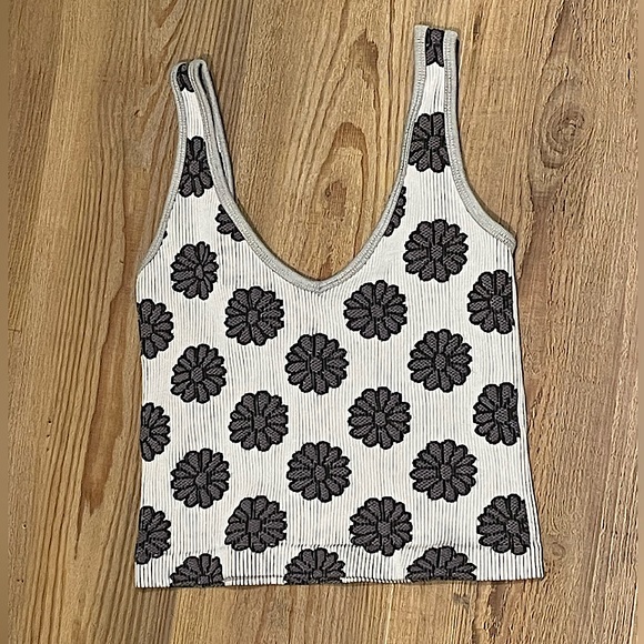 white flower crop top - Picture 1 of 1